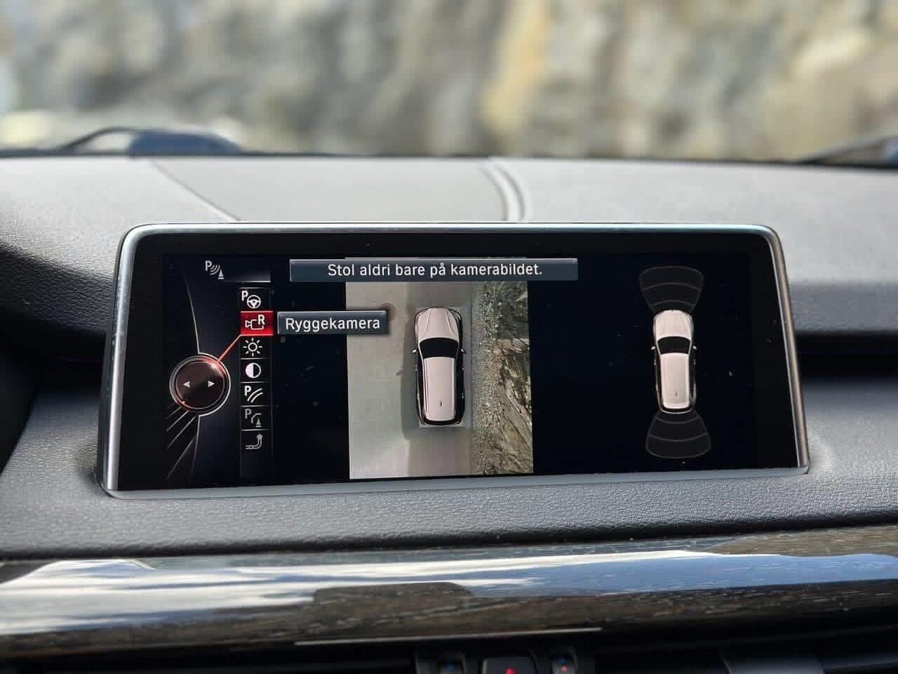 BMW X5 M50d - photo 18