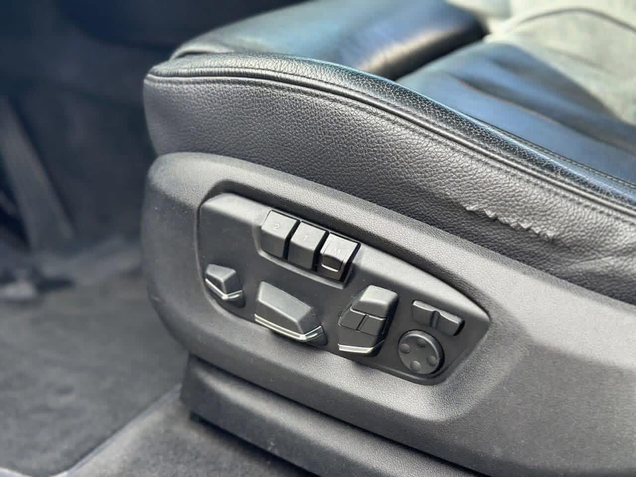 BMW X5 M50d - photo 16