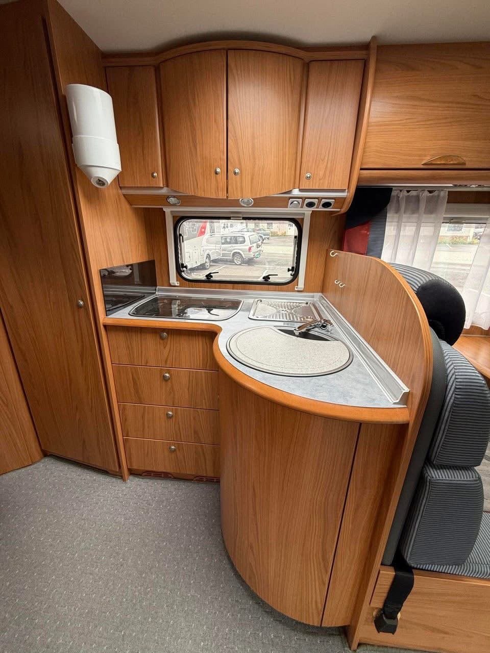 BURSTNER DELFIN PERFORMANCE 625 3.0 - photo 3