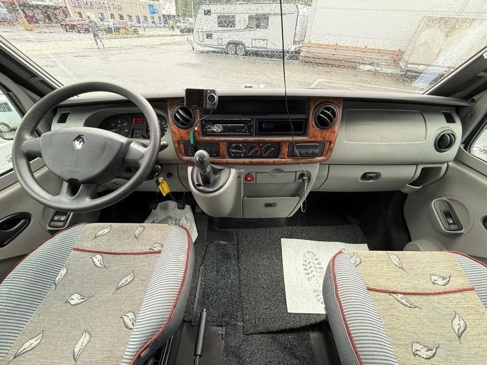 BURSTNER DELFIN PERFORMANCE 625 3.0 - photo 8