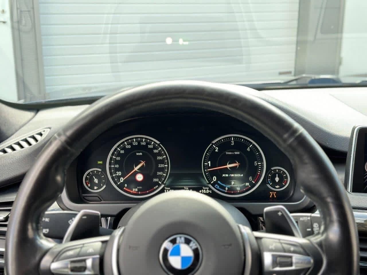 BMW X5 M50d - photo 31