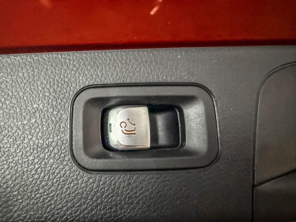 MERCEDES-BENZ GLC 300 e 4MATIC AMG - photo 19