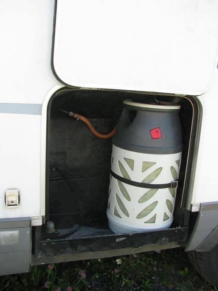HYMER B 644 2.8JTD - photo 24