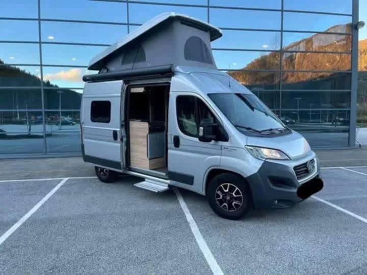 HYMER AYERS ROCK