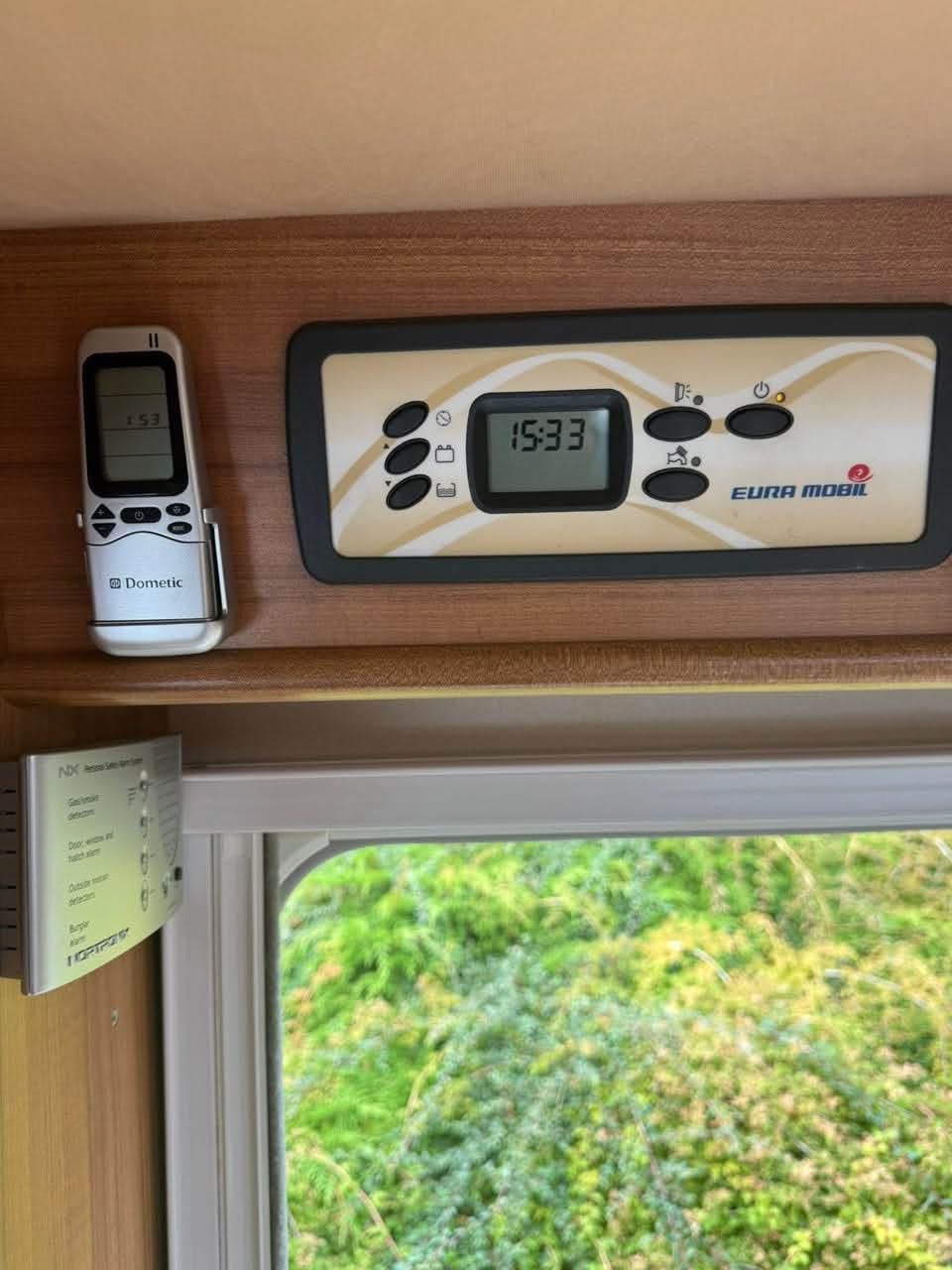 EURA MOBIL IS700EB - photo 12