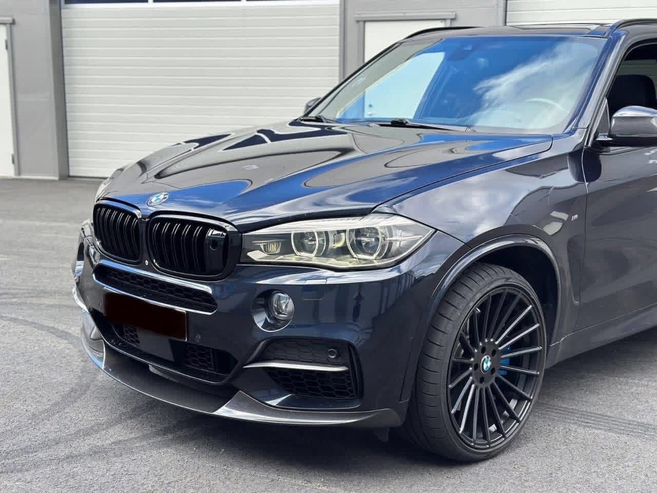 BMW X5 M50d - photo 36