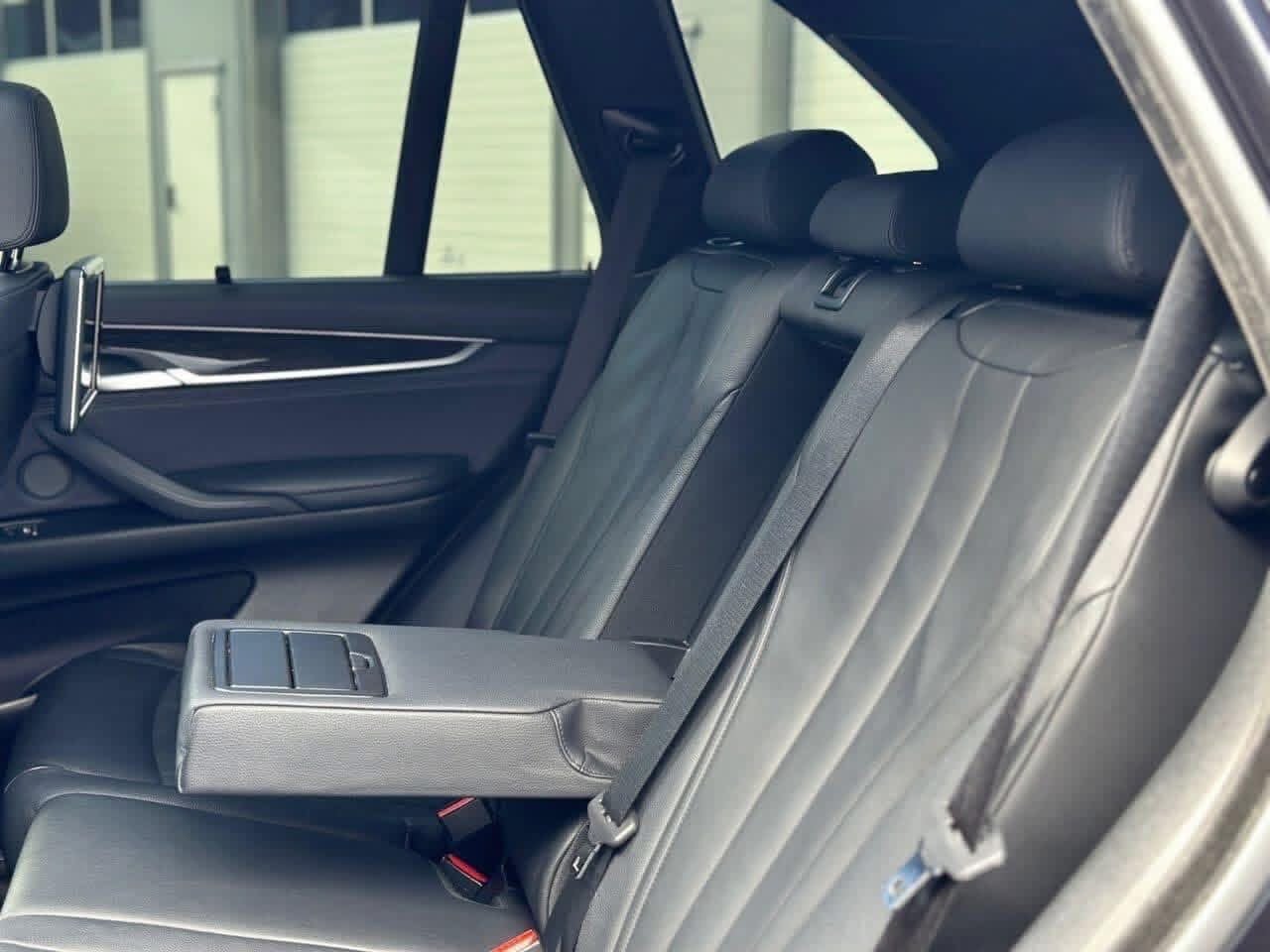BMW X5 M50d - photo 15