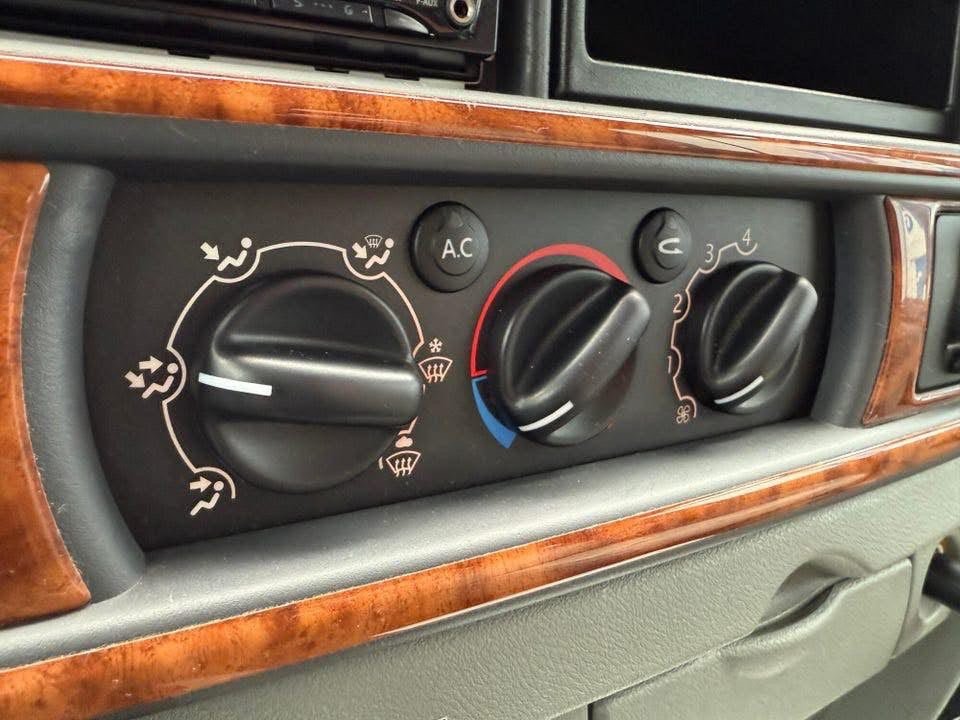BURSTNER DELFIN PERFORMANCE 625 3.0 - photo 10